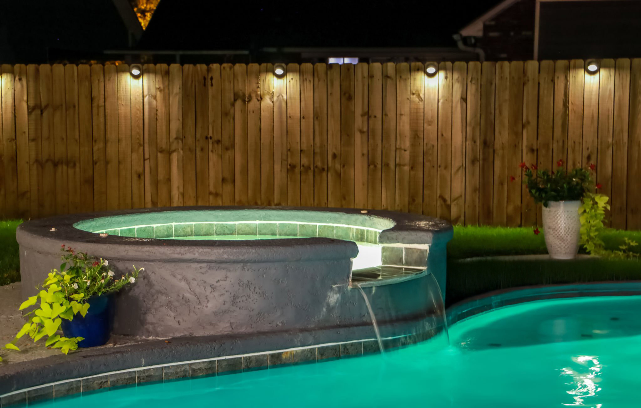 Custom gunite swimming pool